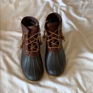 never worn brown sperry duck boots